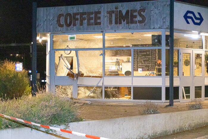 Veel schade na explosie bij Coffee Times NS-station