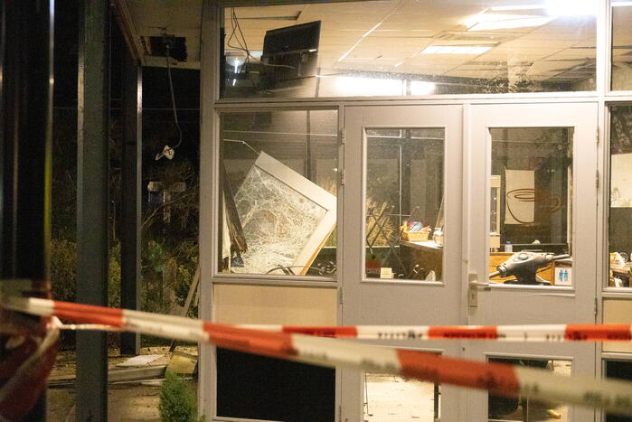 Veel schade na explosie bij Coffee Times NS-station