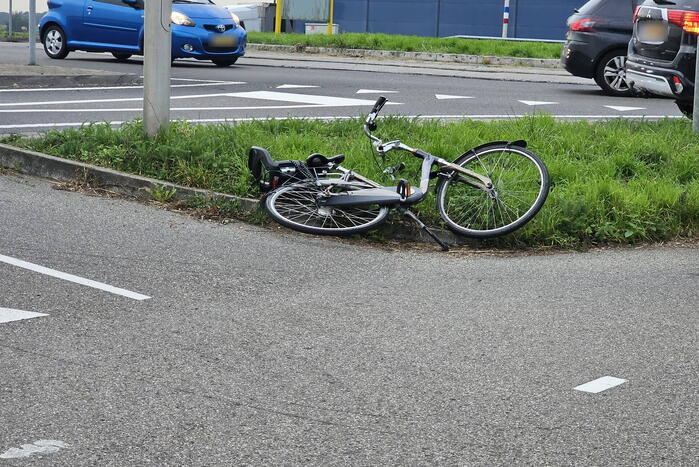 Fietser aangereden op rotonde