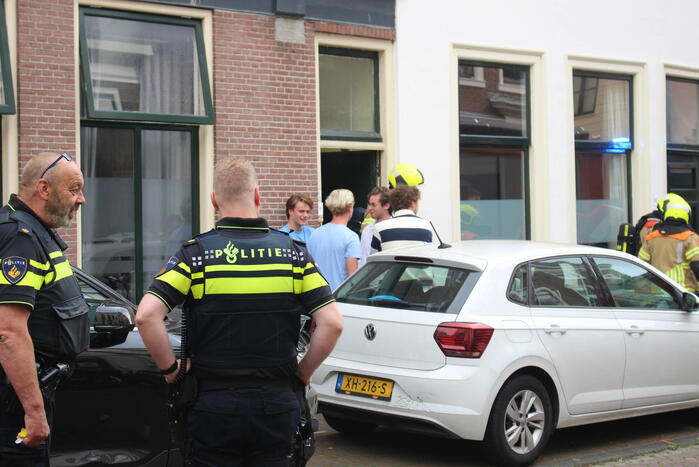 Dakbrand door wegbranden wespennest