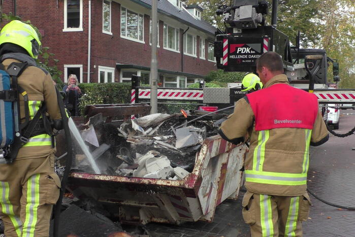 Bouwcontainer vliegt in brand
