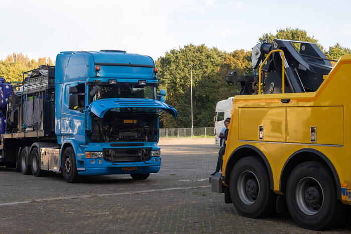 Startmotor van vrachtwagen vliegt in brand