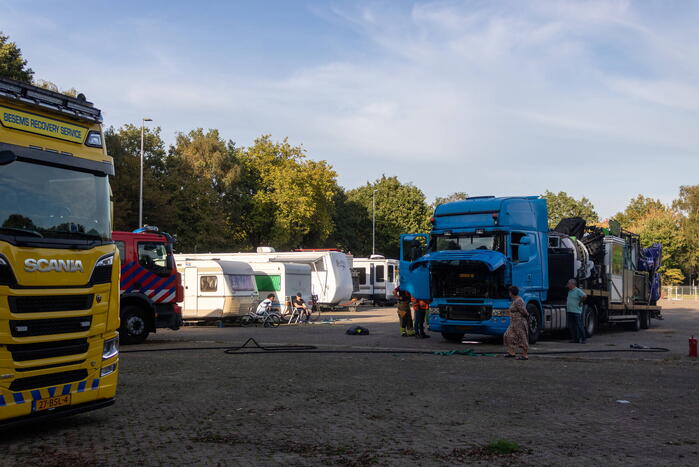 Startmotor van vrachtwagen vliegt in brand