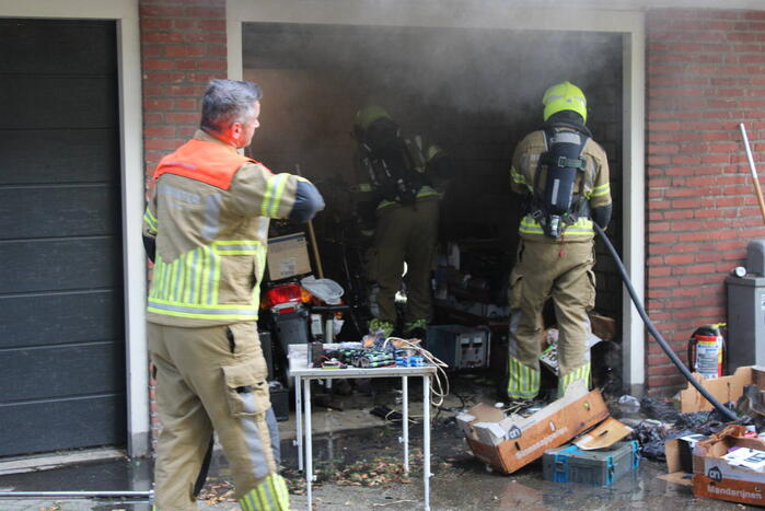 Brand in garagebox onder flatwoning