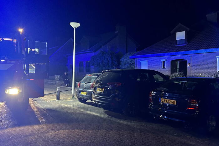 Brandweer blust brand in kelder