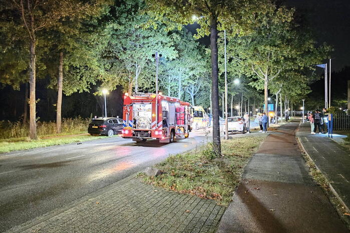 Ravage bij frontale botsing tussen personenauto's