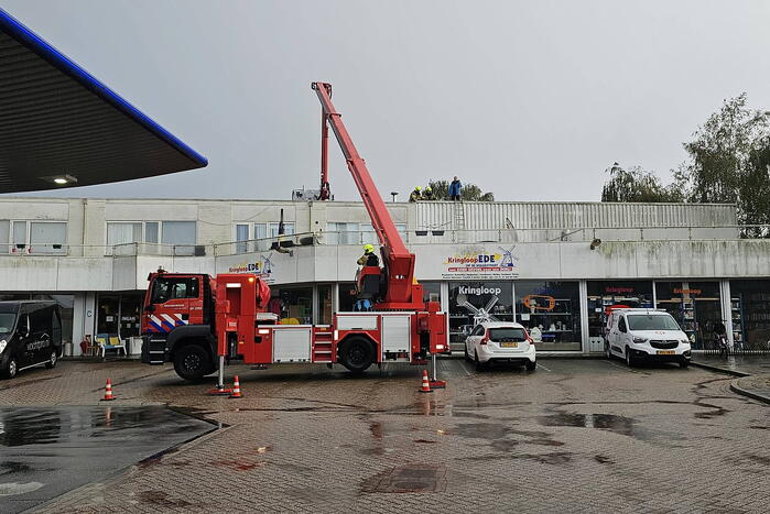 Flinke waterschade in kringloopwinkel door hevige regenbui