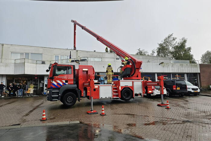 Flinke waterschade in kringloopwinkel door hevige regenbui