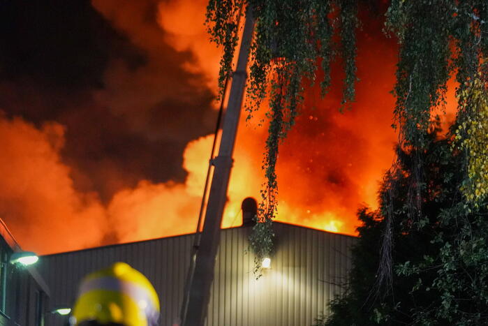 Zeer grote brand in een loods