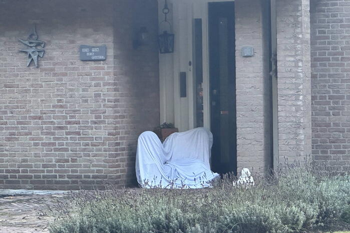 Onderzoek naar aantreffen overleden persoon in woning