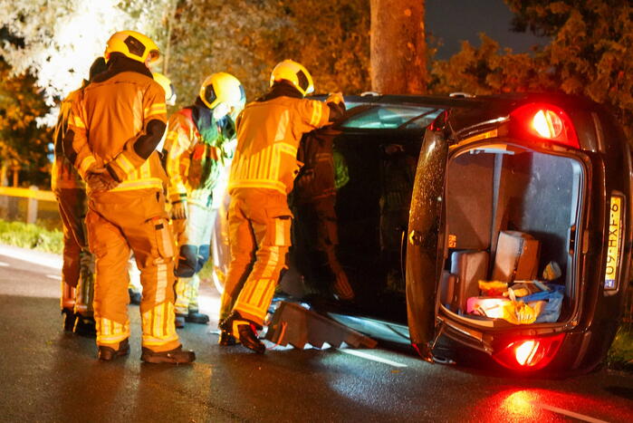 Auto belant op zijkant