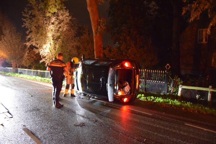 Auto belant op zijkant