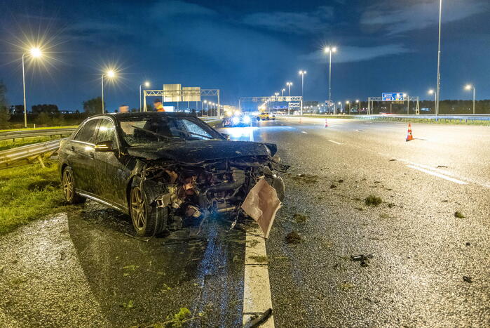 Taxi flink beschadigd bij ongeval op snelweg