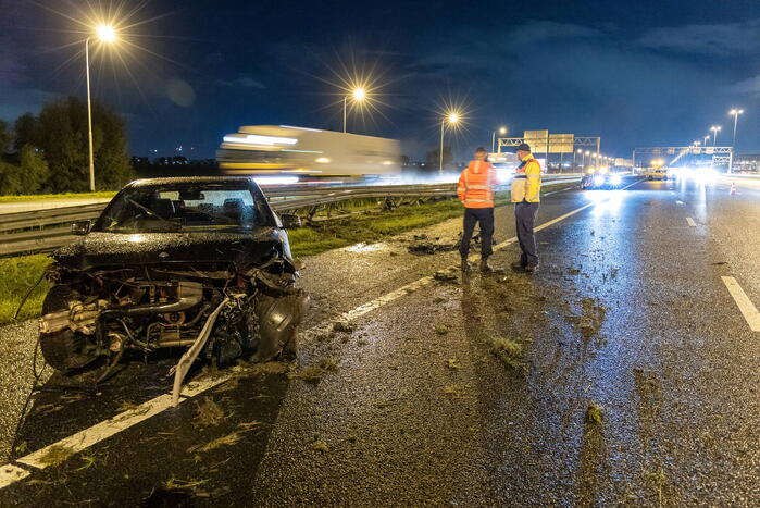 Taxi flink beschadigd bij ongeval op snelweg