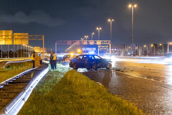 Taxi flink beschadigd bij ongeval op snelweg