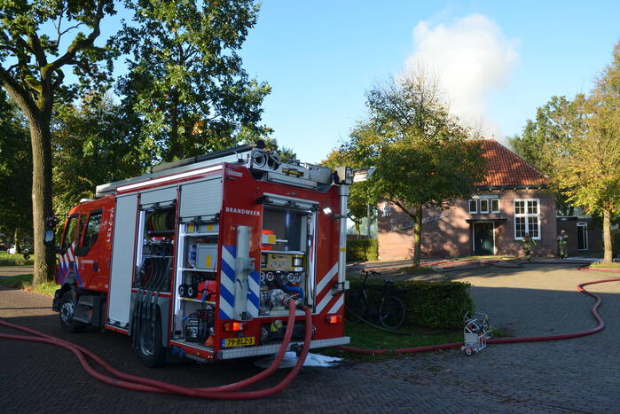 Veel rookontwikkeling bij grote brand in dorpshuis
