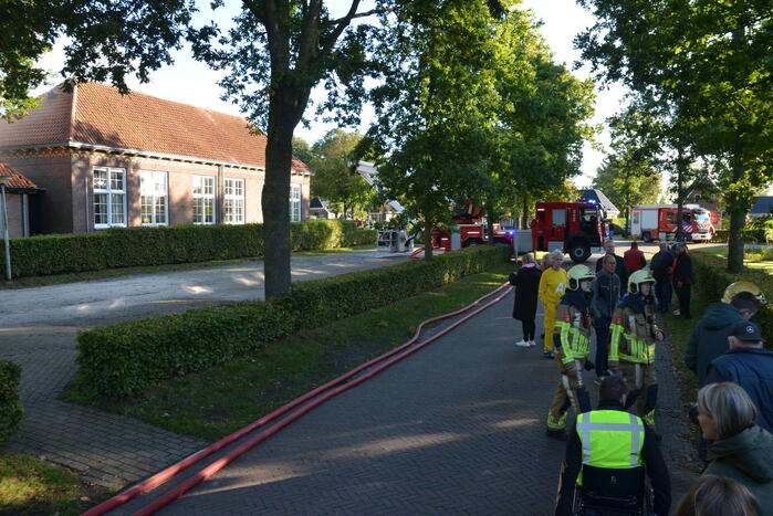 Veel rookontwikkeling bij grote brand in dorpshuis