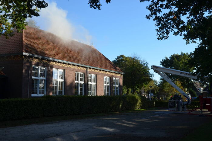 Veel rookontwikkeling bij grote brand in dorpshuis