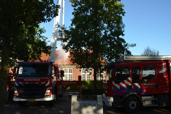 Veel rookontwikkeling bij grote brand in dorpshuis