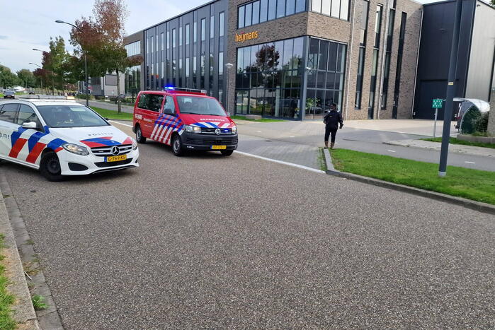Brandweer schaalt op bij brand in bedrijfsverzamelpand