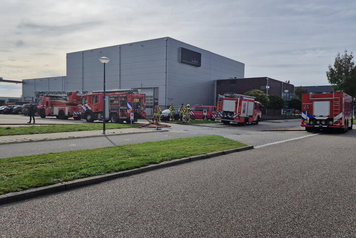 Brandweer schaalt op bij brand in bedrijfsverzamelpand