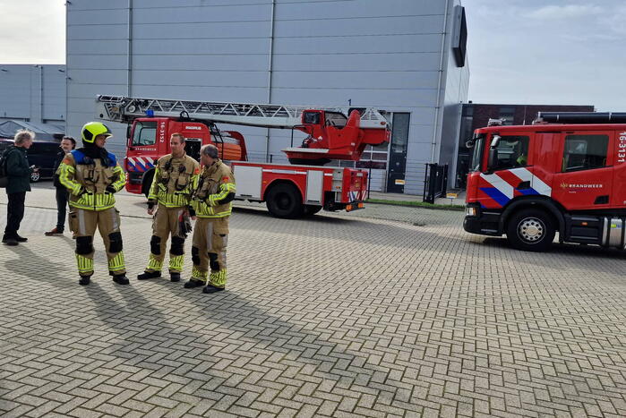 Brandweer schaalt op bij brand in bedrijfsverzamelpand