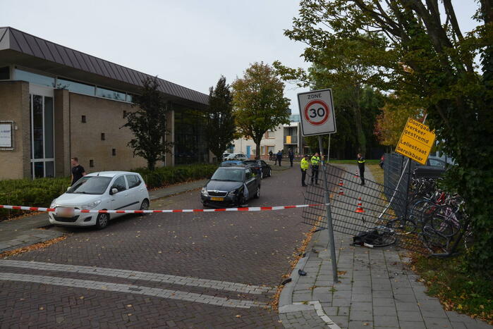 Politie verricht onderzoek nadat fietser geschept is