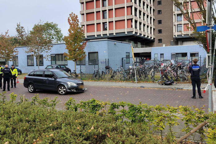 Politie verricht onderzoek nadat fietser geschept is