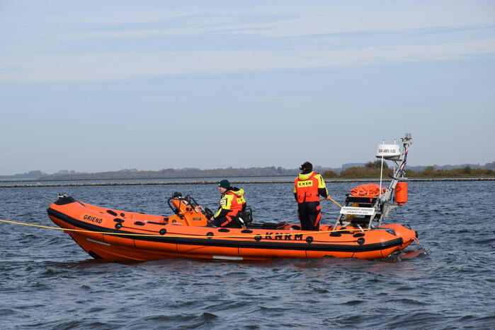 KNRM trekt vastgelopen zeiljacht los