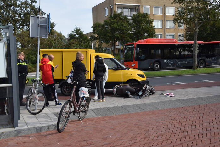 Twee gewonden nadat bezorger scooter schept