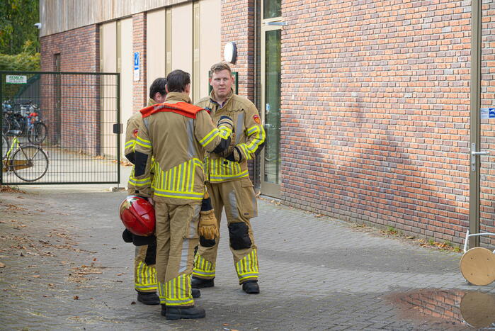 Stapelpapier vliegt in brand Yuverta college