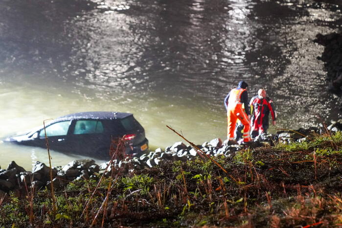 Trauma team ingezet voor Voertuig te water
