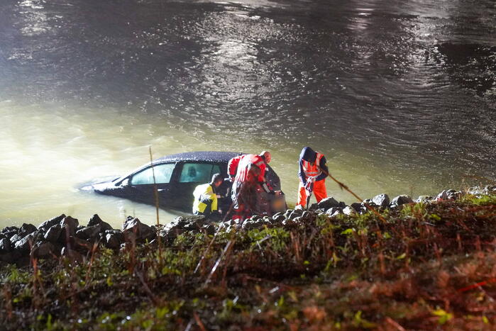 Trauma team ingezet voor Voertuig te water