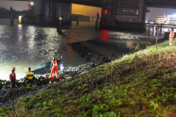 Trauma team ingezet voor Voertuig te water