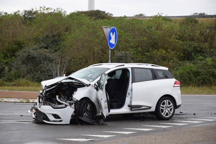 Veel schade bij aanrijding op T-splitsing