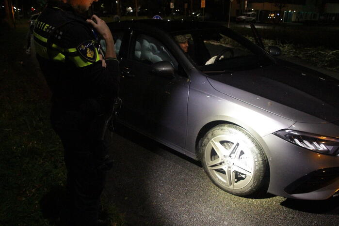 Airbags afgegaan door botsing tegen stoeprand