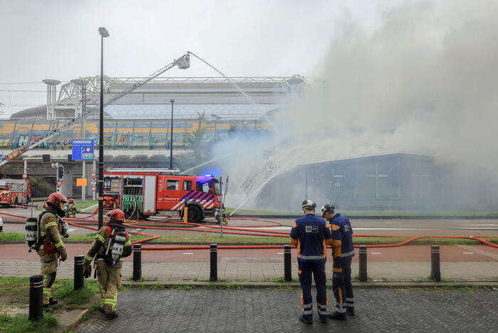 Veel brandweer ingezet voor grote gebouwbrand