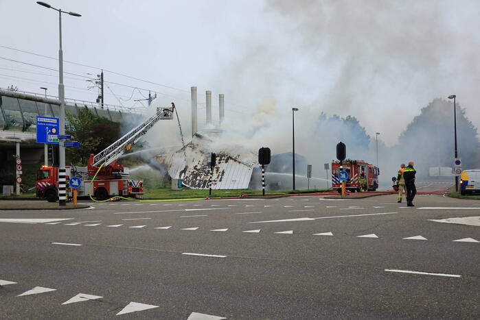 Veel brandweer ingezet voor grote gebouwbrand