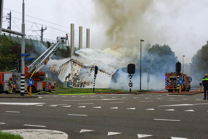 Veel brandweer ingezet voor grote gebouwbrand