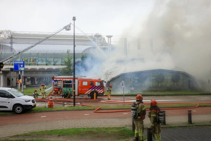 Veel brandweer ingezet voor grote gebouwbrand