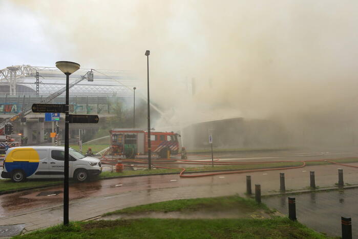 Veel brandweer ingezet voor grote gebouwbrand
