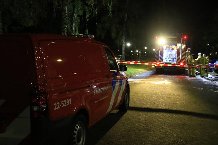 Brandweer stelt onderzoek in naar autobrand