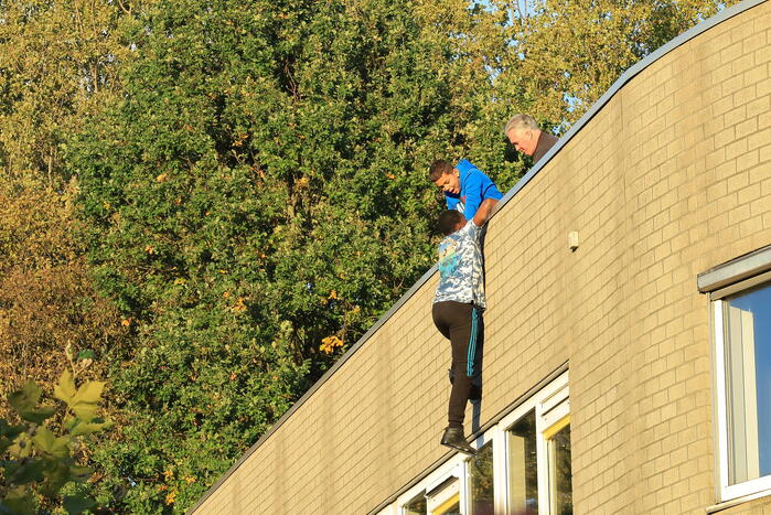 Kinderen klimmen op dak van school en durven er niet meer vanaf