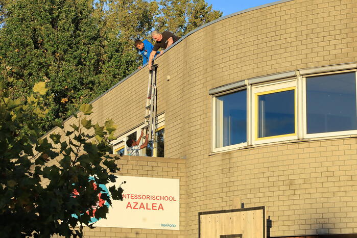 Kinderen klimmen op dak van school en durven er niet meer vanaf