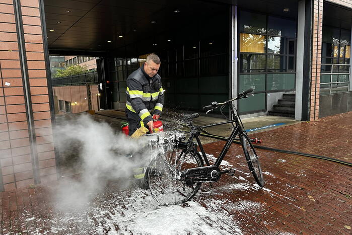 Rechtbank ontruimd vanwege brandende fiets in parkeergarage