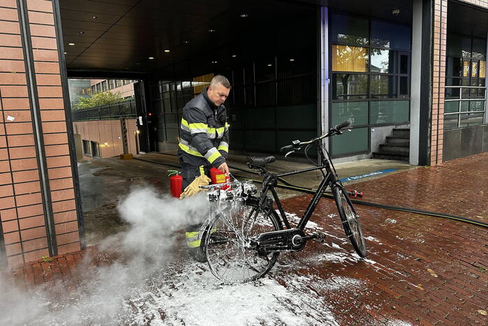 Rechtbank ontruimd vanwege brandende fiets in parkeergarage