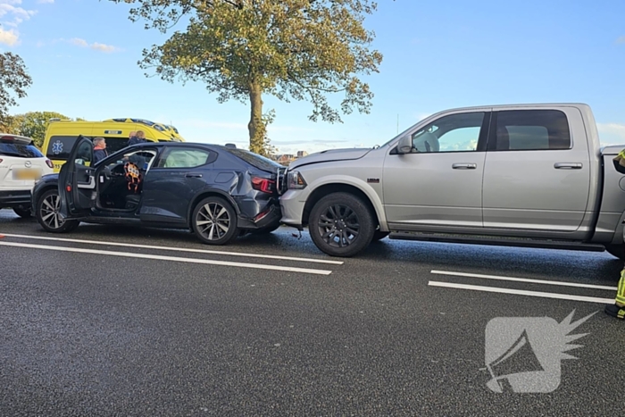 Meerdere auto's en vrachtwagen betrokken bij kettingbotsing