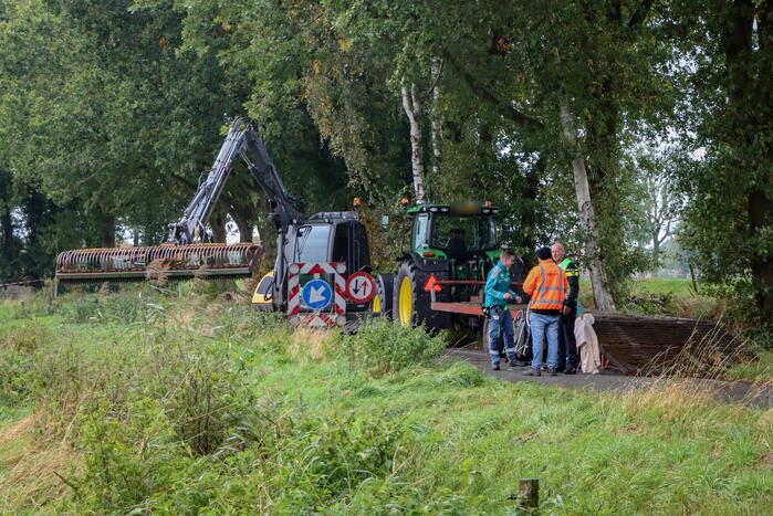 Fietser ernstig gewond bij botsing met stilstaande tractor