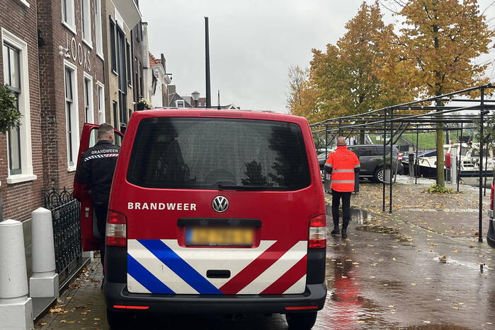 Plezierjacht maakt water en dreigt te zinken