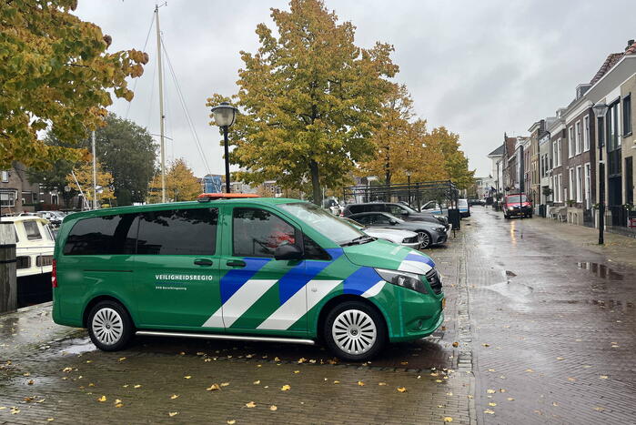 Plezierjacht maakt water en dreigt te zinken